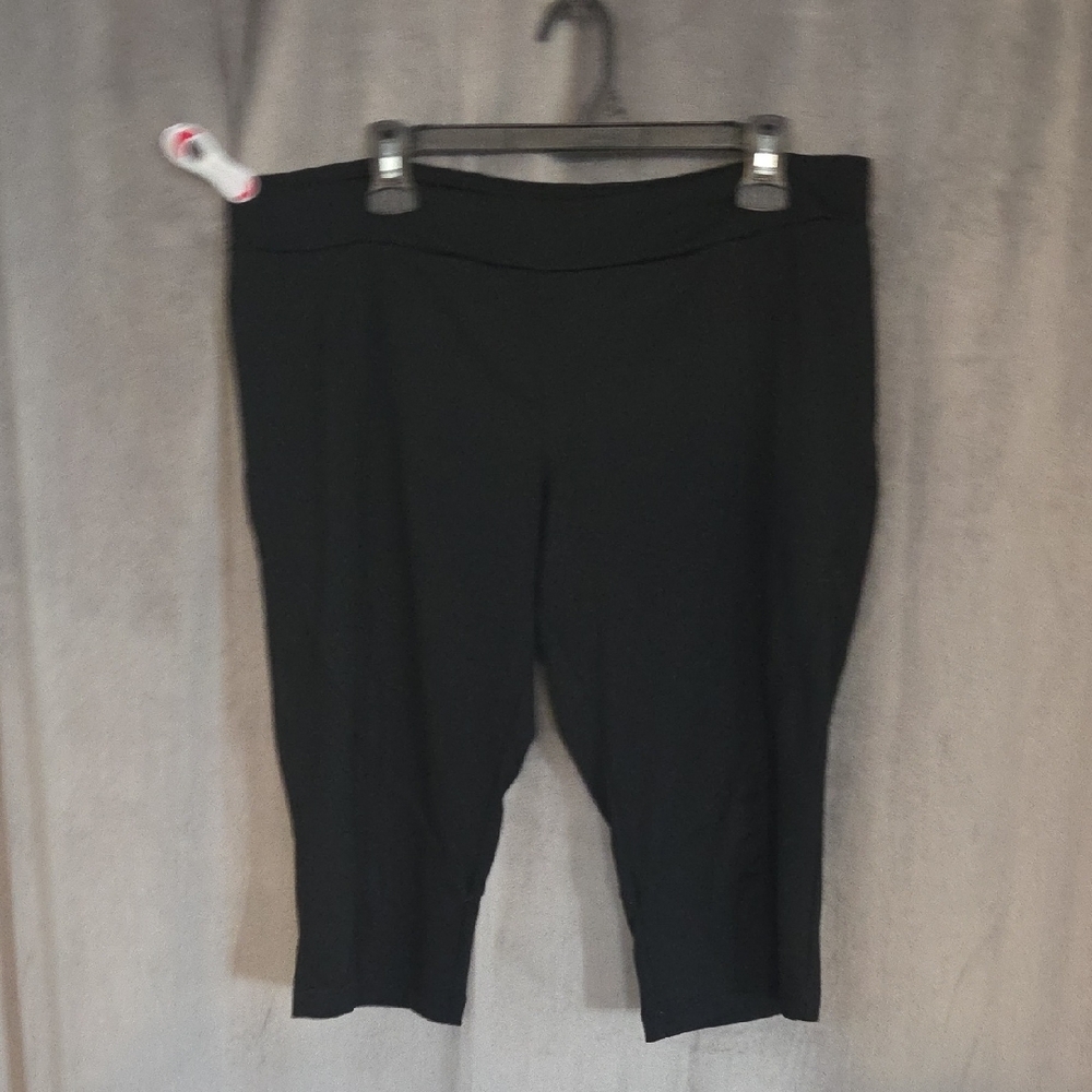 XL Danskin Black Capri Leggings with Stretchy Fit